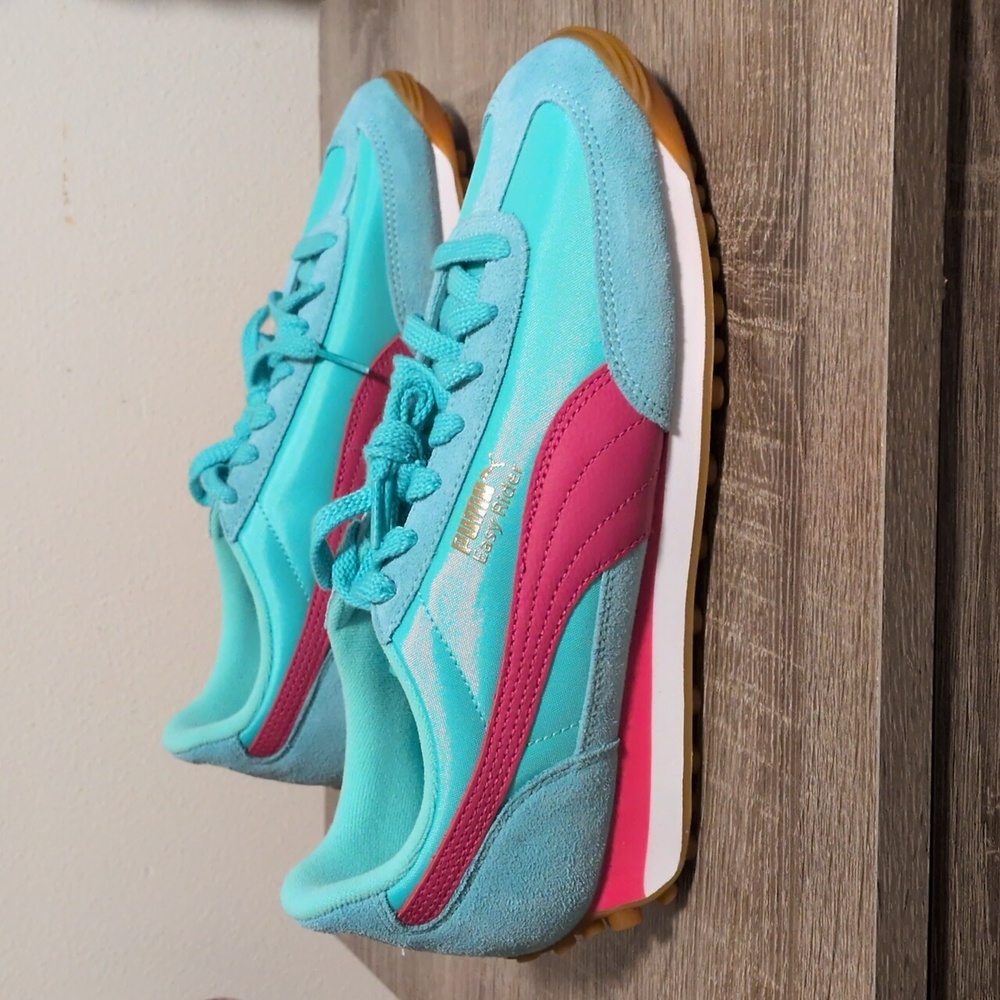 NWOB Puma Easy Rider Women's Aqua and Pink Sneakers Size 9